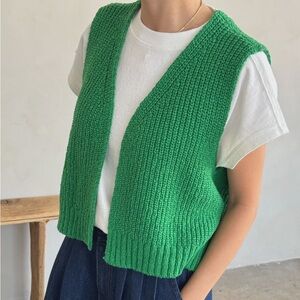 Le Bon Shoppe Granny Cotton Sweater Vest in Black Emerald Green med-lrg